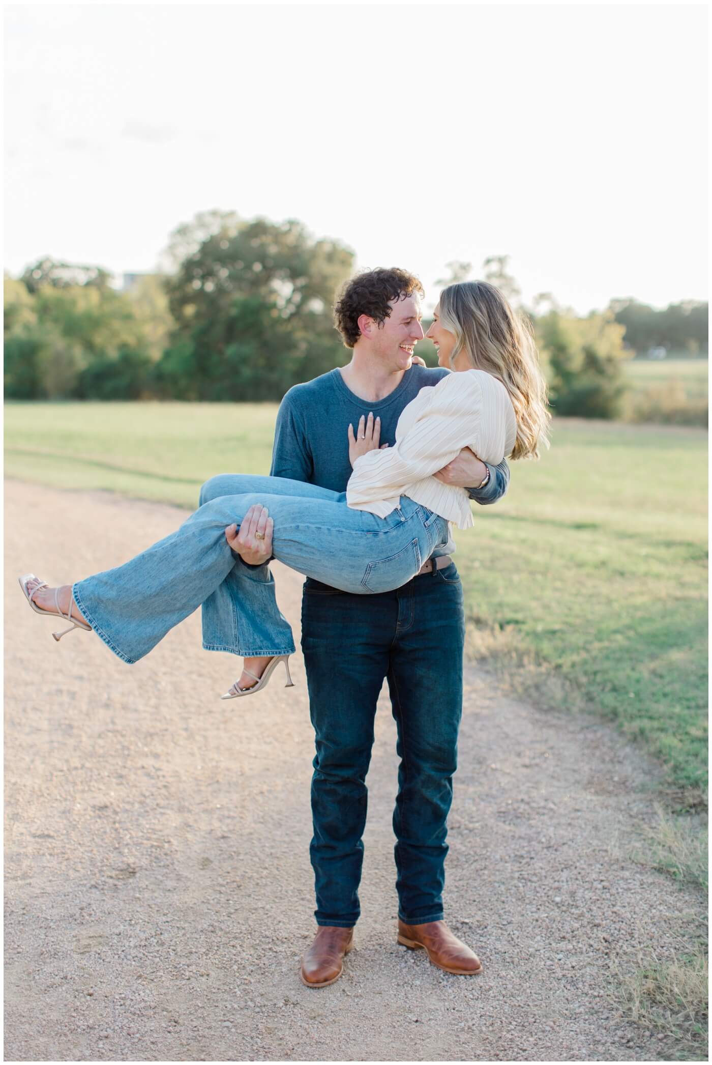 A man carries his fiance at their houston engagement session