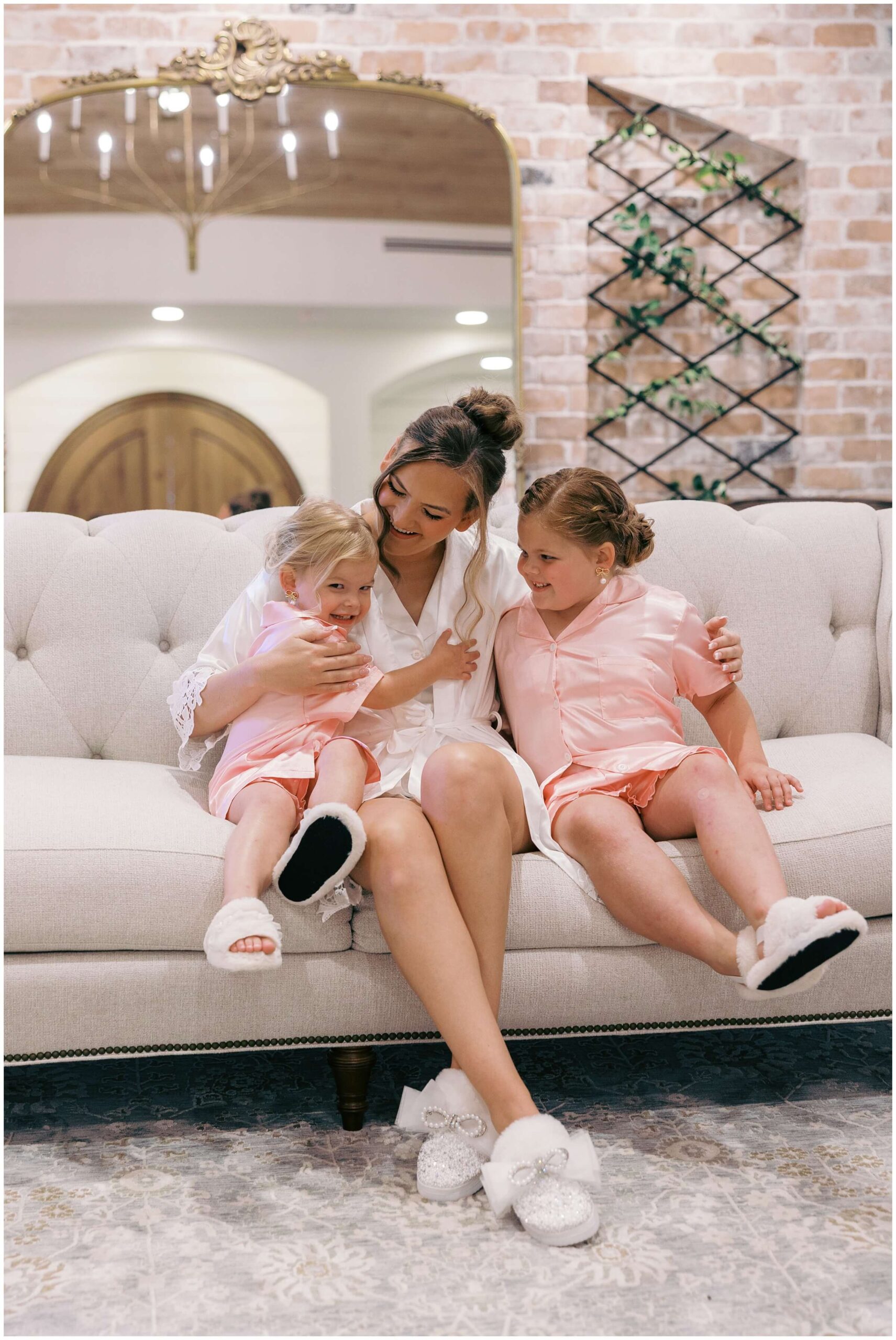 Getting ready at the blue Magnolia | Destination wedding photographer