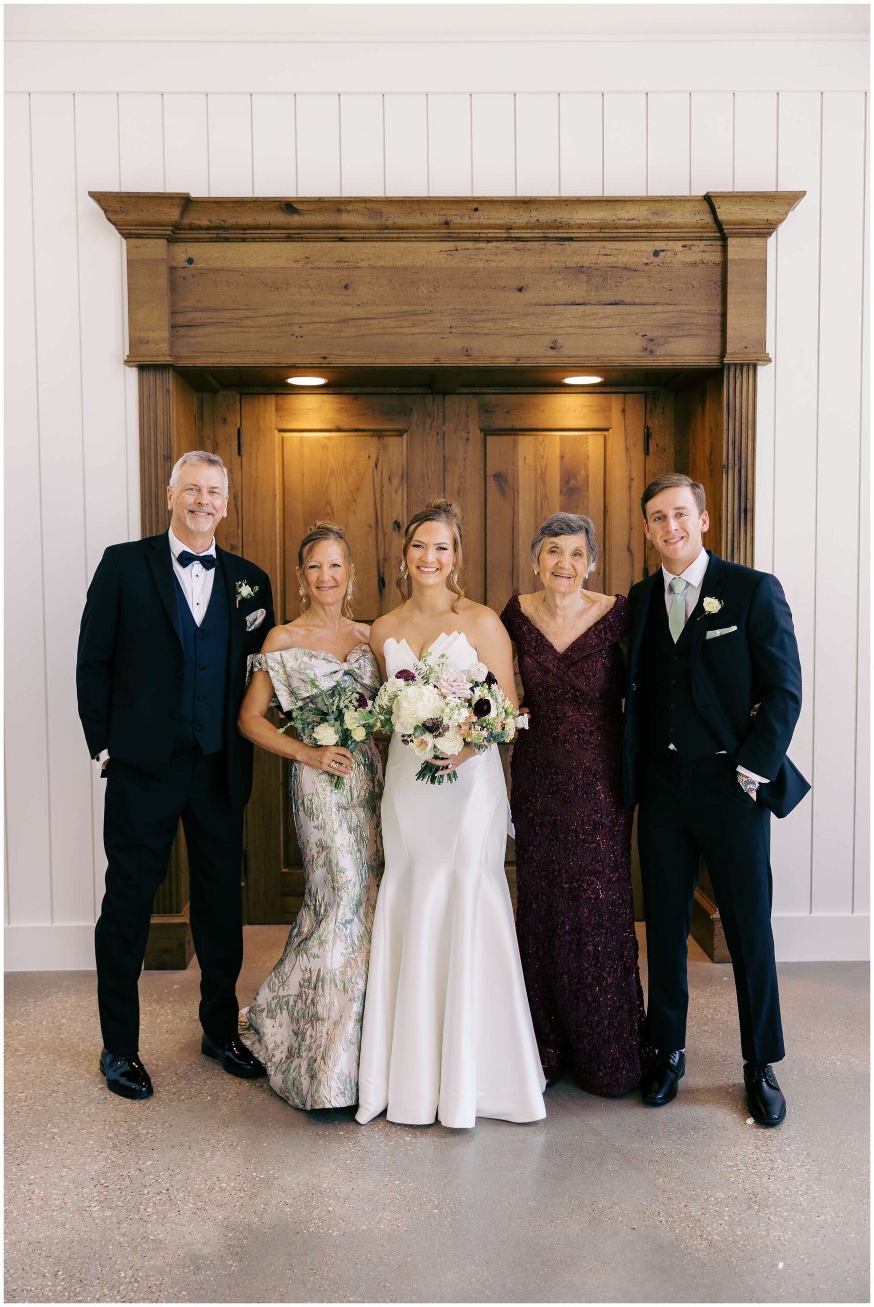 Getting ready at the blue Magnolia | Destination wedding photographer