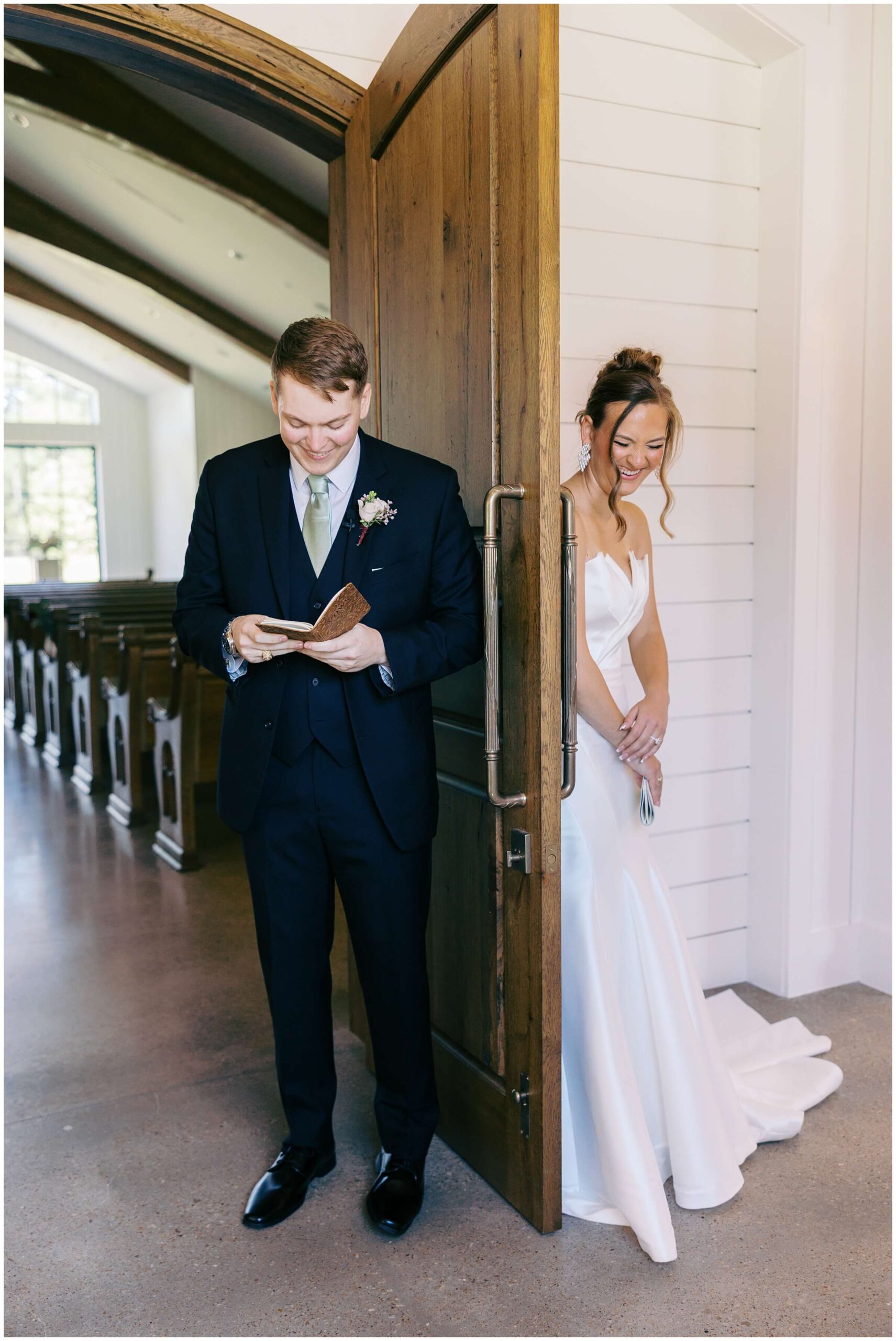 First Touch at the blue Magnolia | Destination wedding photographer