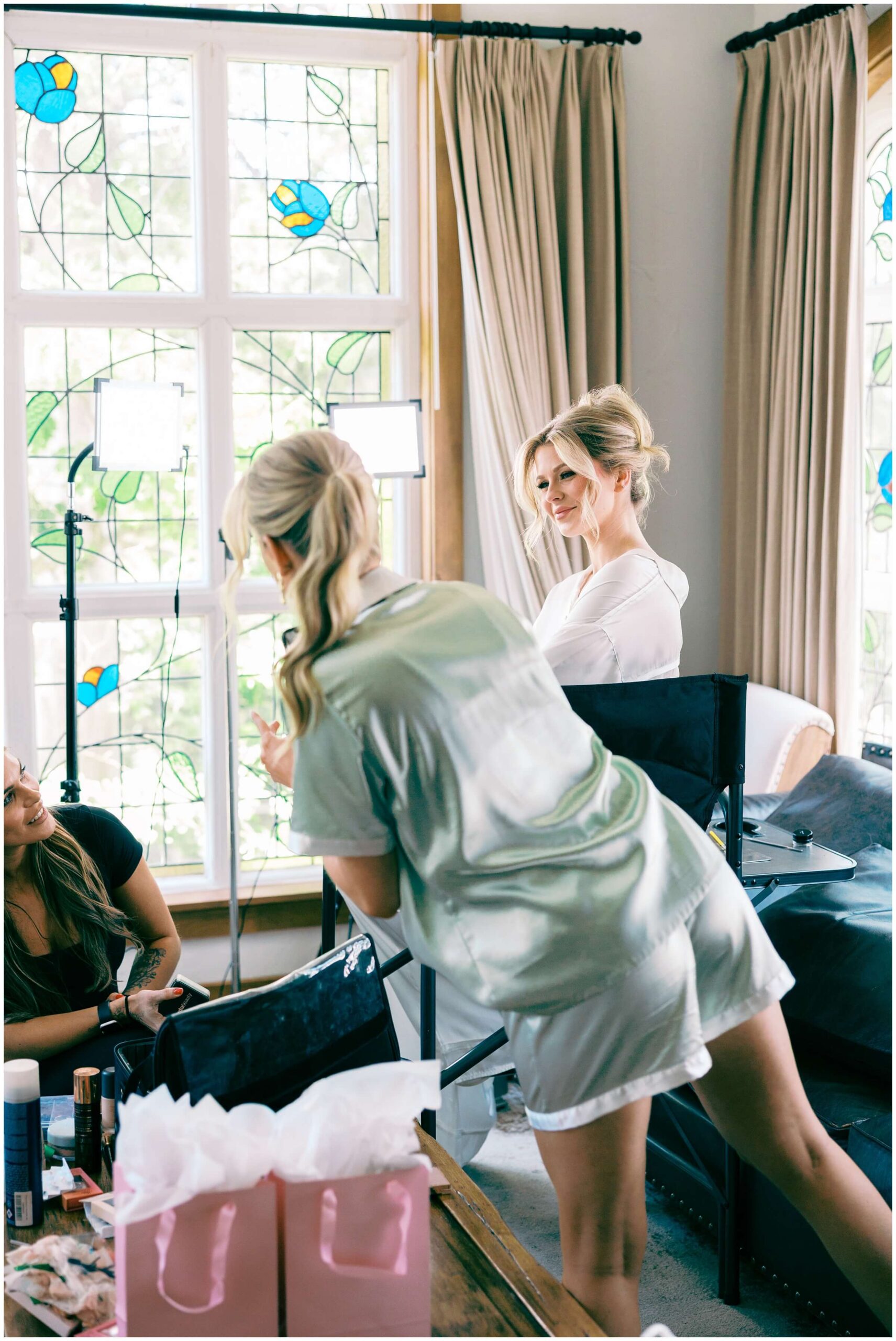 Destination wedding photographer | A bride is getting ready on her wedding day at big cedar lodge