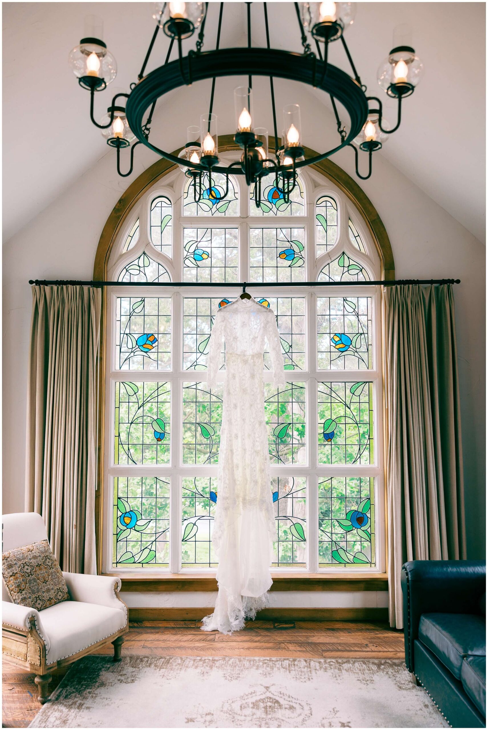 Destination wedding photographer | A bride is getting ready on her wedding day at big cedar lodge